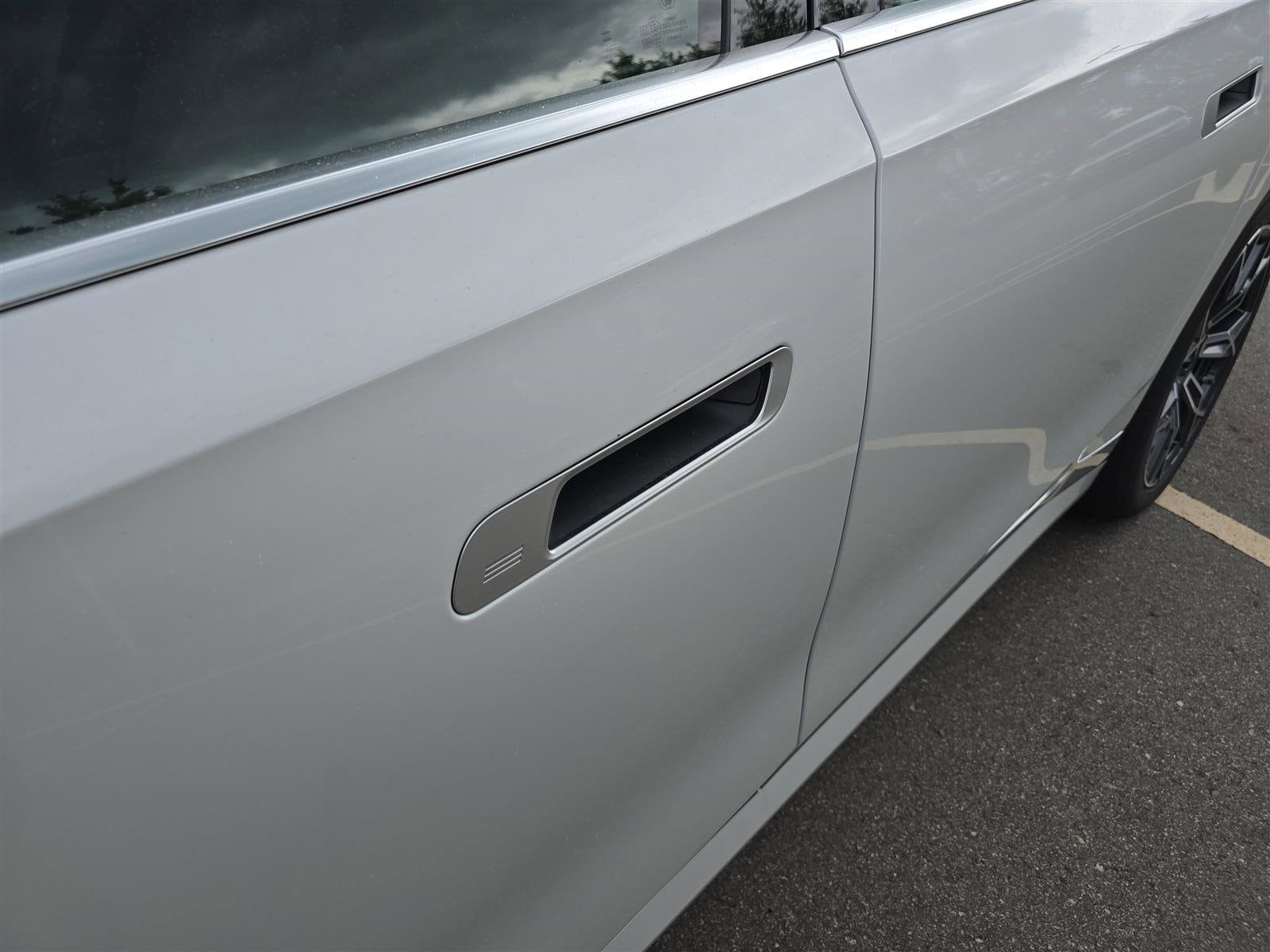 2025 BMW i7 50 - Photo 14