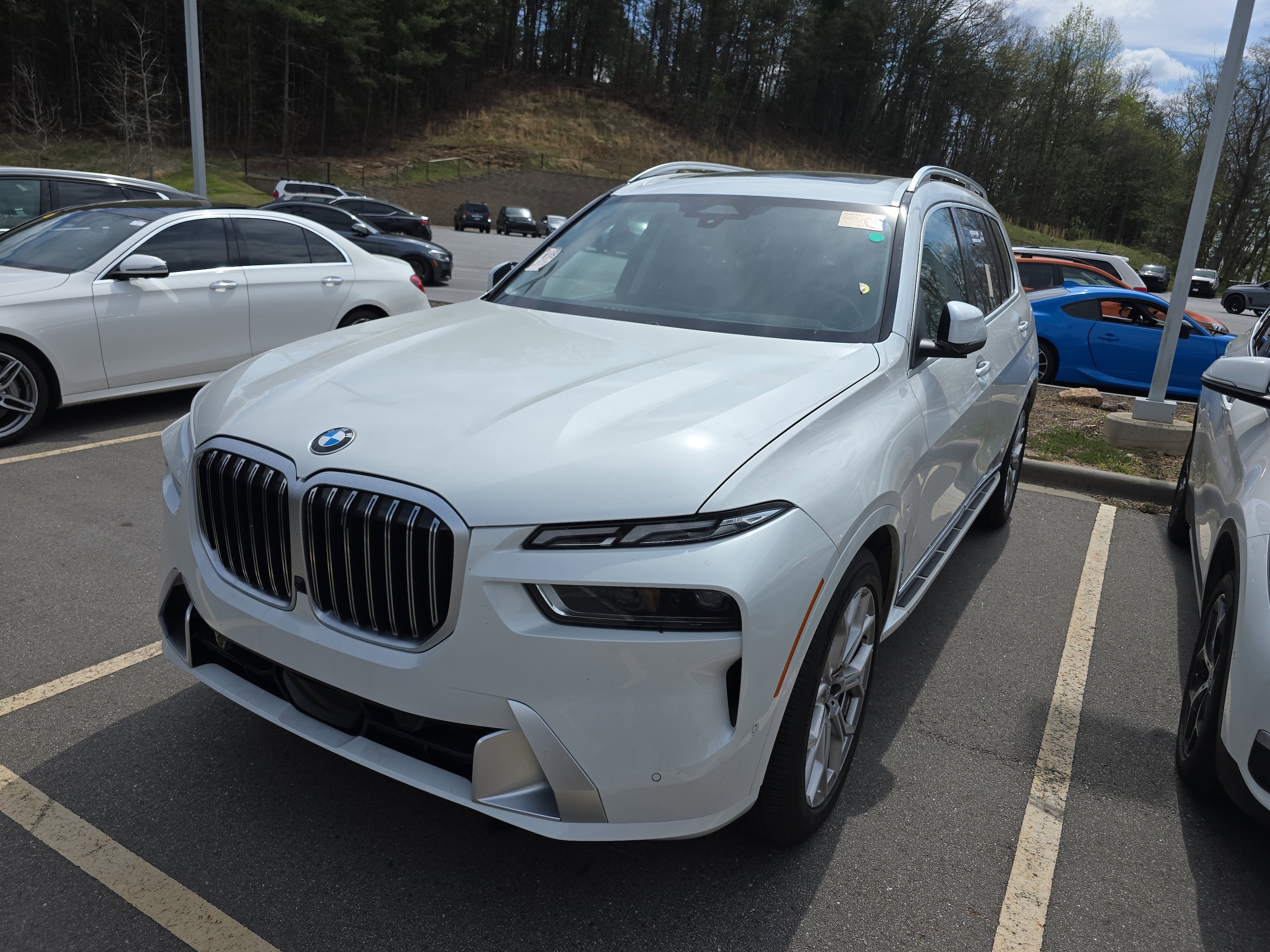 View vehicle photo 4