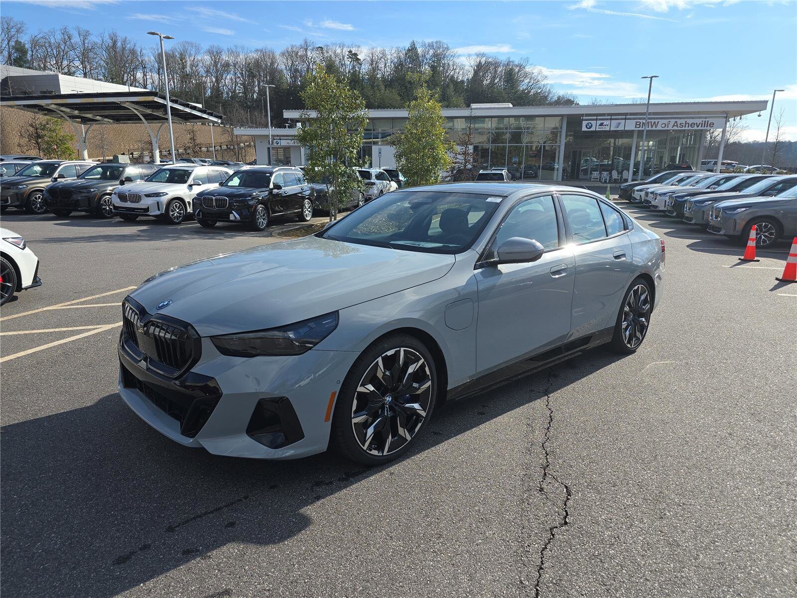 2026 BMW 5 Series 550e - Photo 8