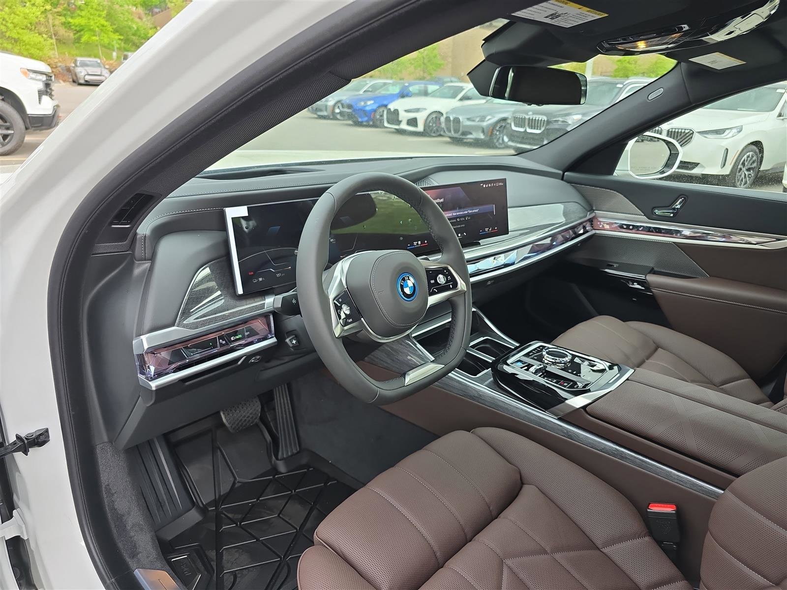 2025 BMW i7 50 - Photo 25