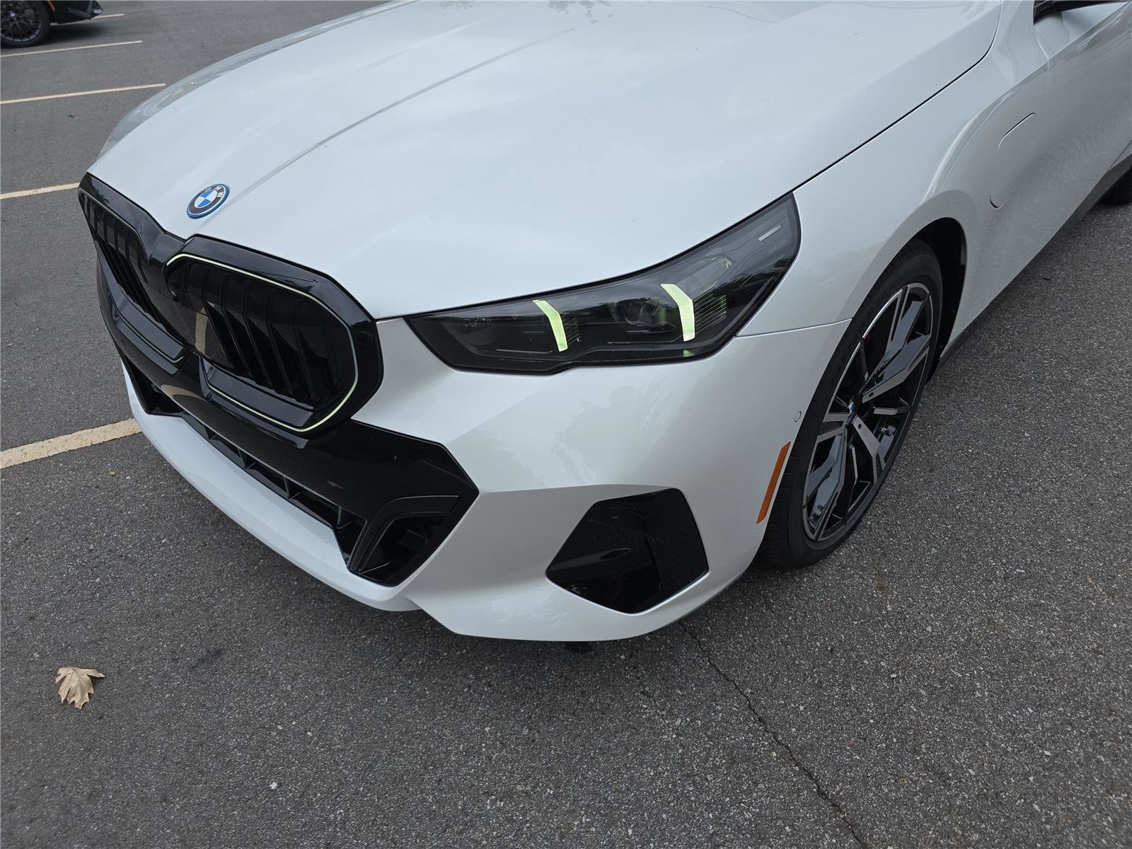 2026 BMW 5 Series 550e - Photo 11