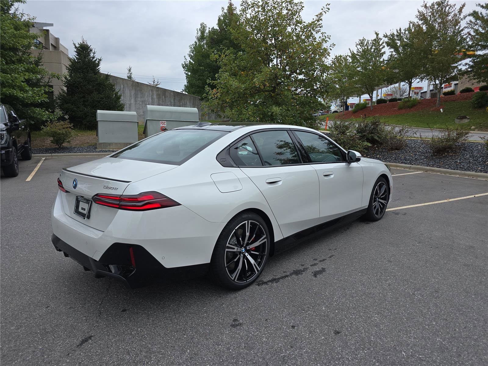 2026 BMW 5 Series 550e - Photo 3