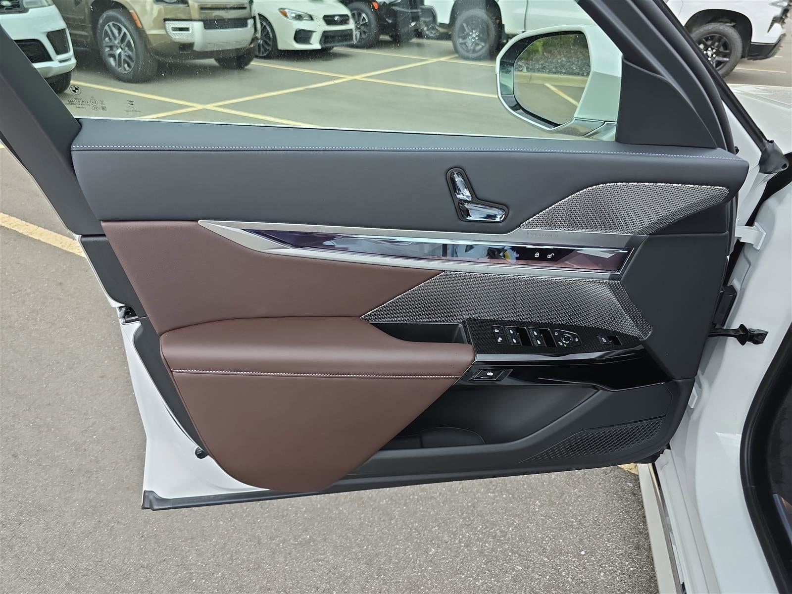 2025 BMW i7 50 - Photo 20