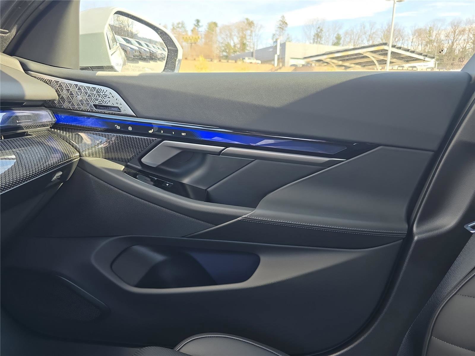 2026 BMW 5 Series 550e - Photo 24