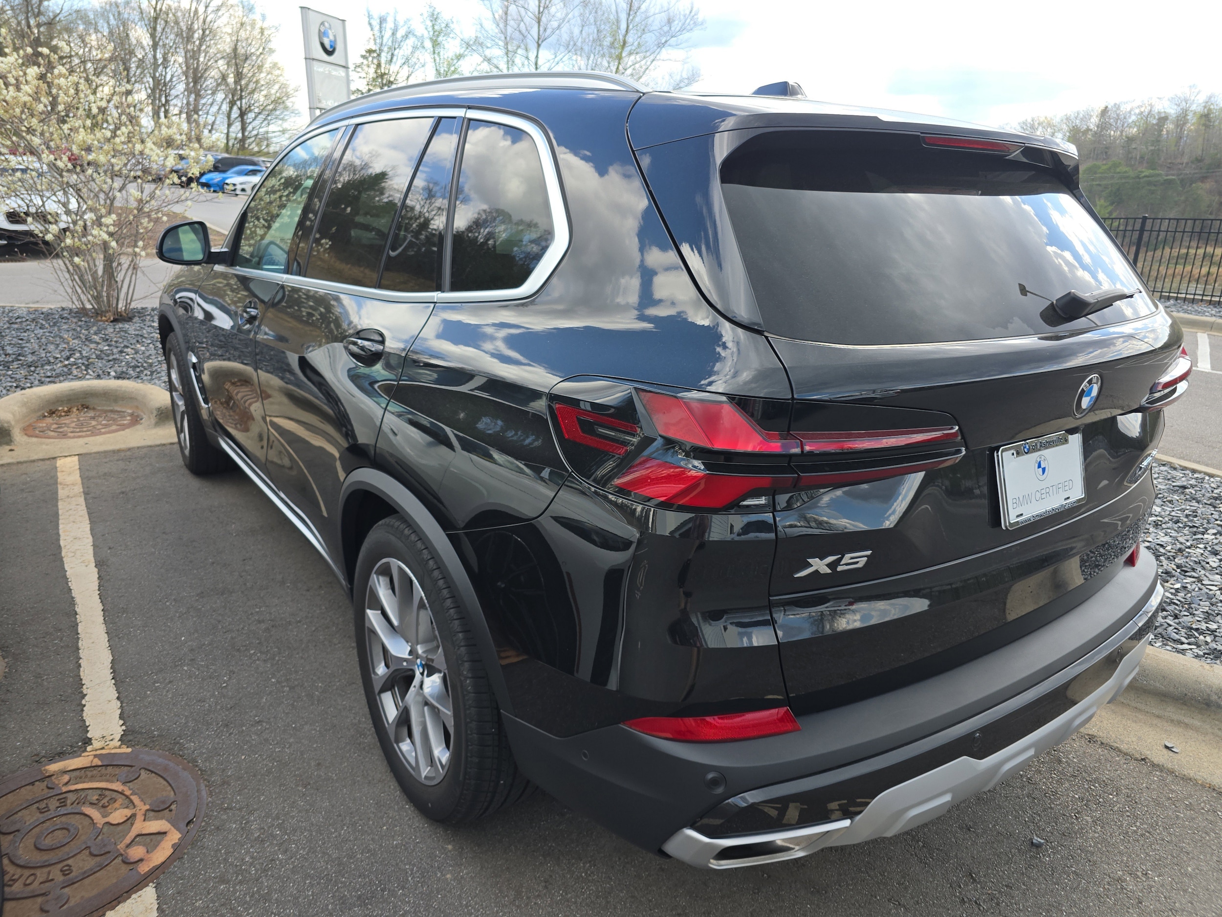 View vehicle photo 3