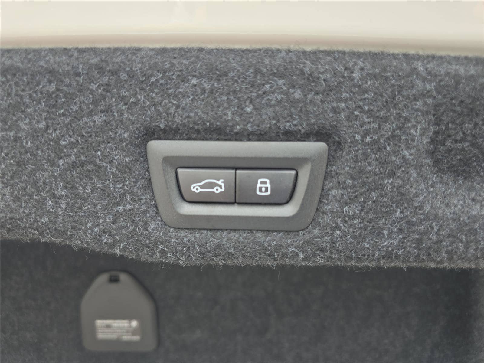 2026 BMW 5 Series 550e - Photo 6