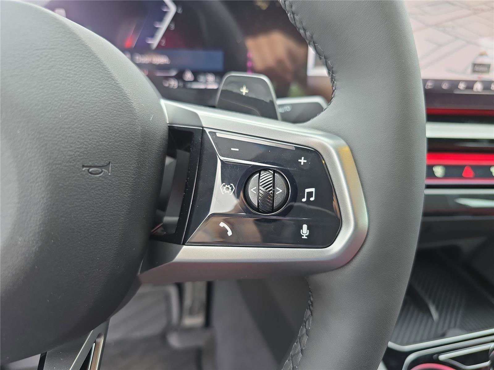2026 BMW 5 Series 550e - Photo 33