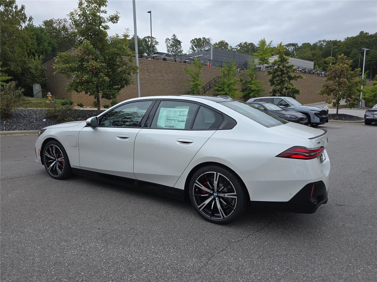 2026 BMW 5 Series 550e - Photo 7