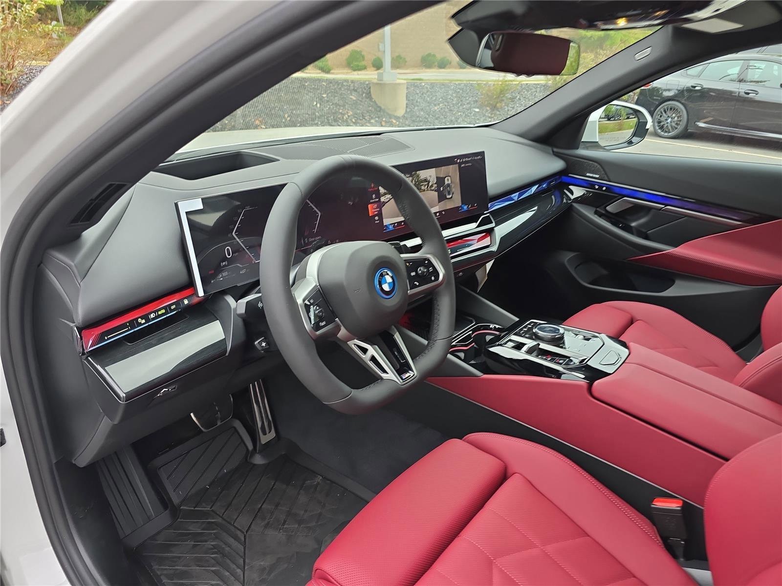 2026 BMW 5 Series 550e - Photo 24