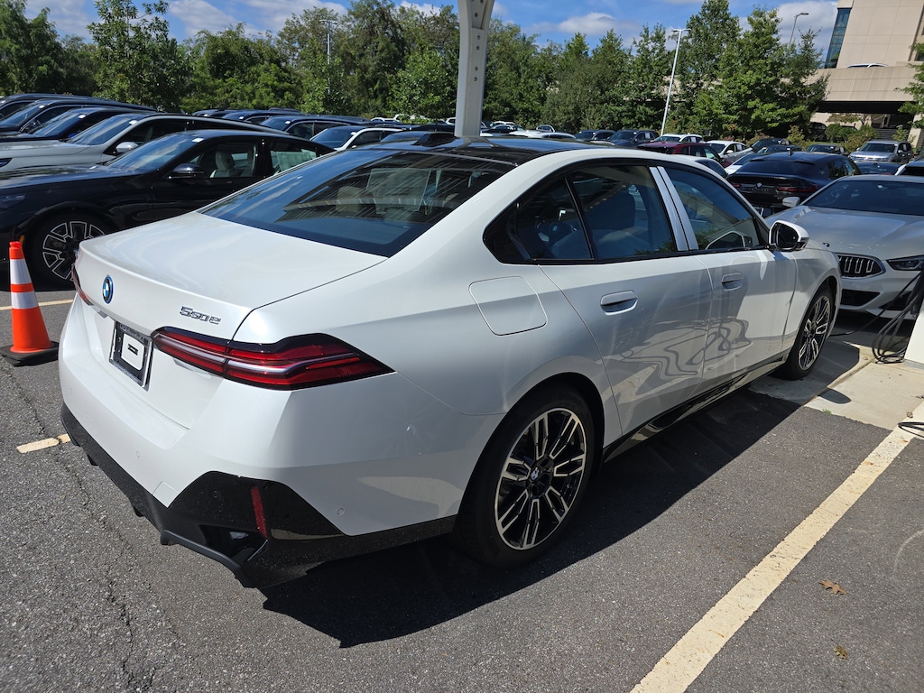 New 2026 BMW 550e  Sedan