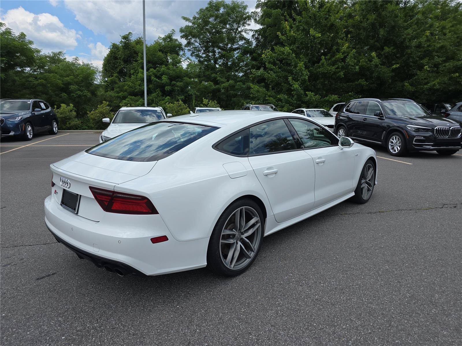 View vehicle photo 3