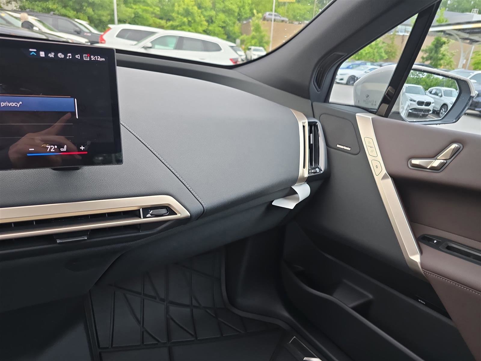 2026 BMW iX 45 - Photo 27