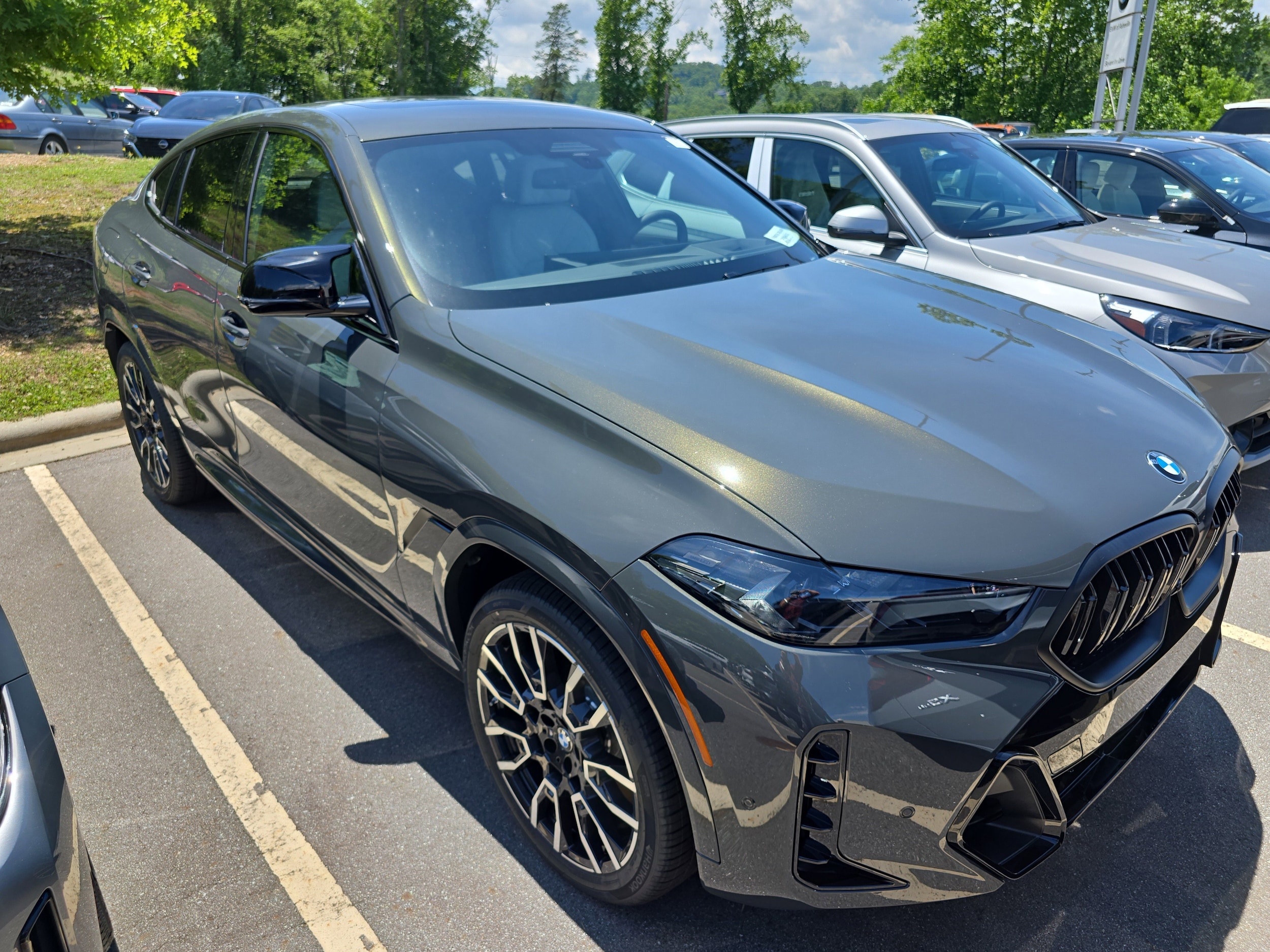 2027 BMW X6 M60i's photo