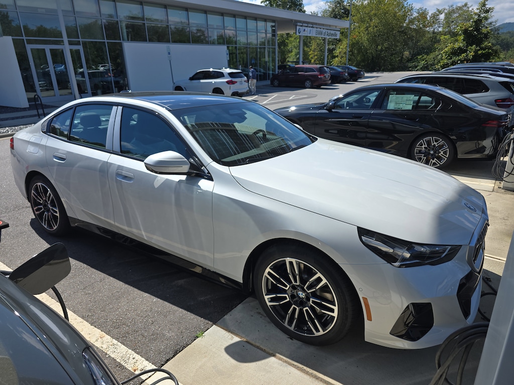 New 2026 BMW 550e  Sedan