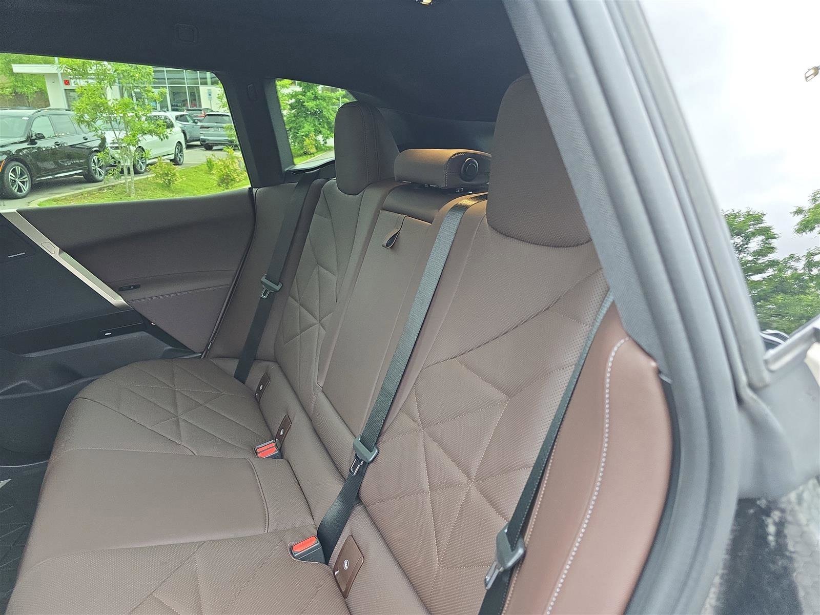 2026 BMW iX 45 - Photo 16