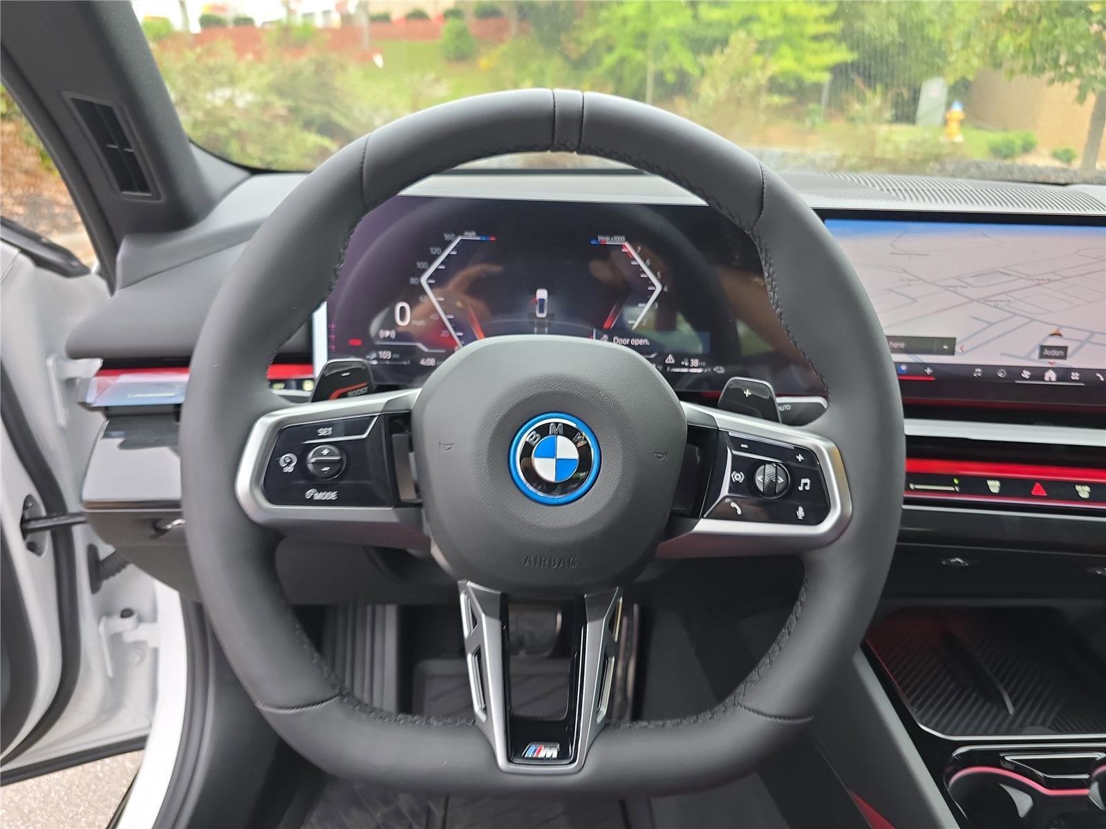 2026 BMW 5 Series 550e - Photo 32