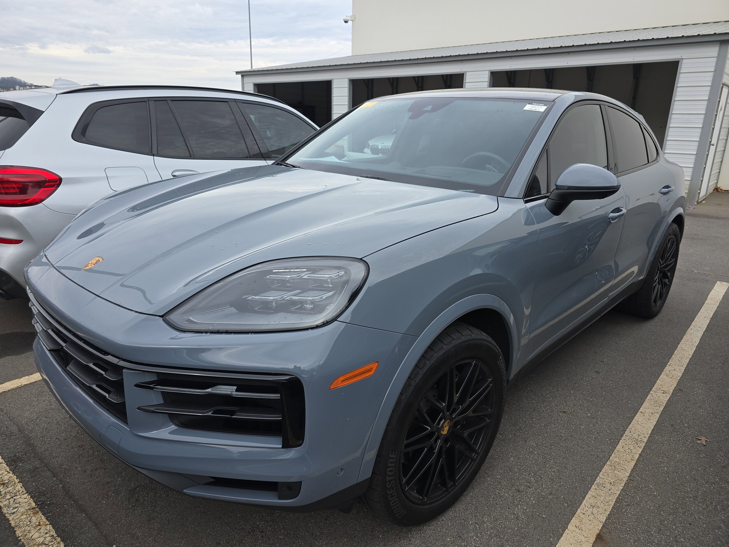 2024 Porsche Cayenne Coupe Base photo 4