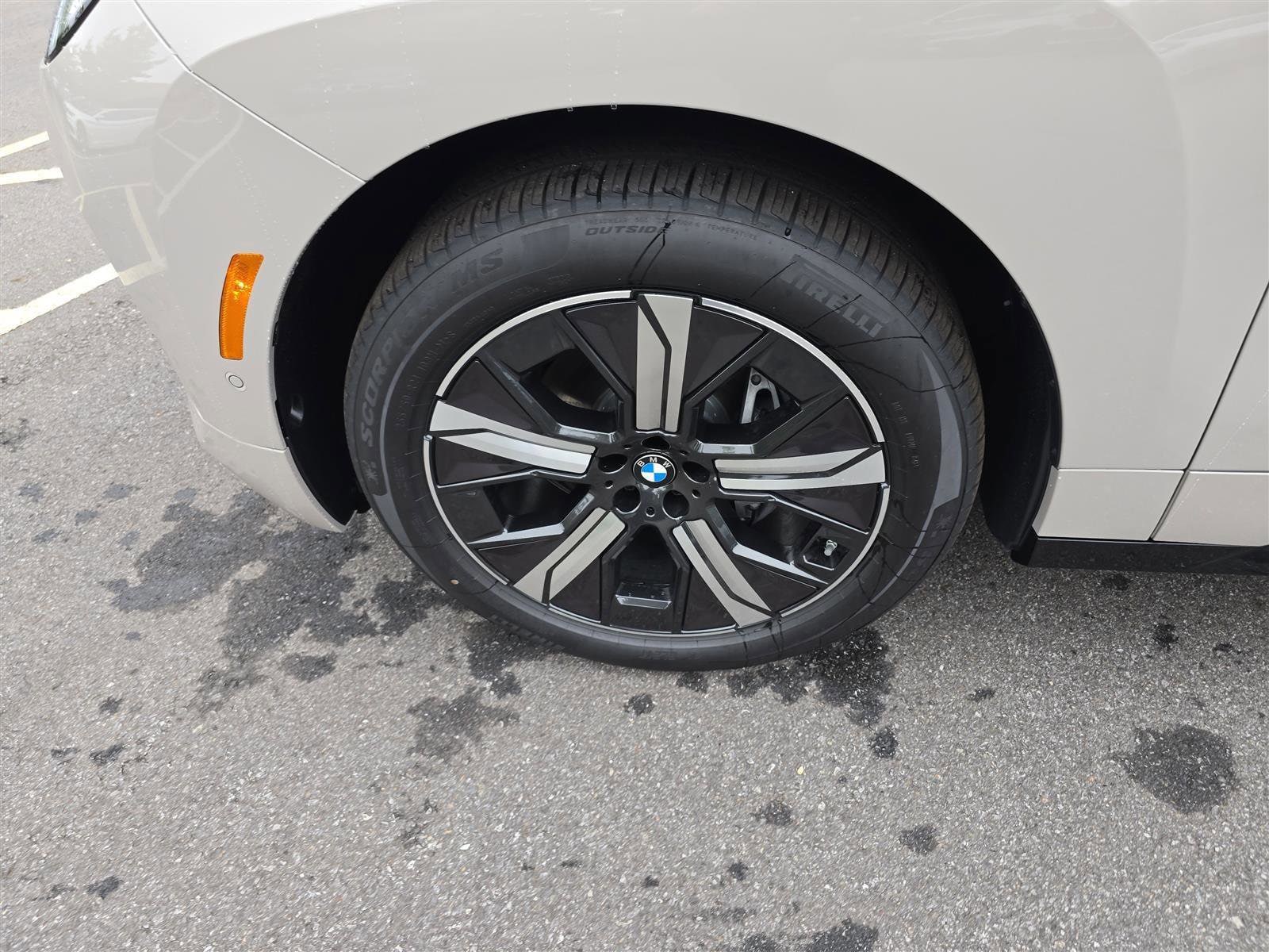 2026 BMW iX 45 - Photo 12