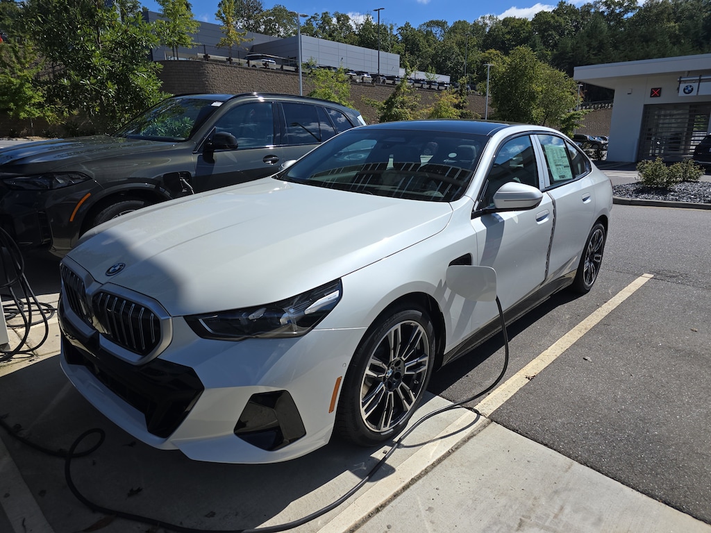 New 2026 BMW 550e  Sedan