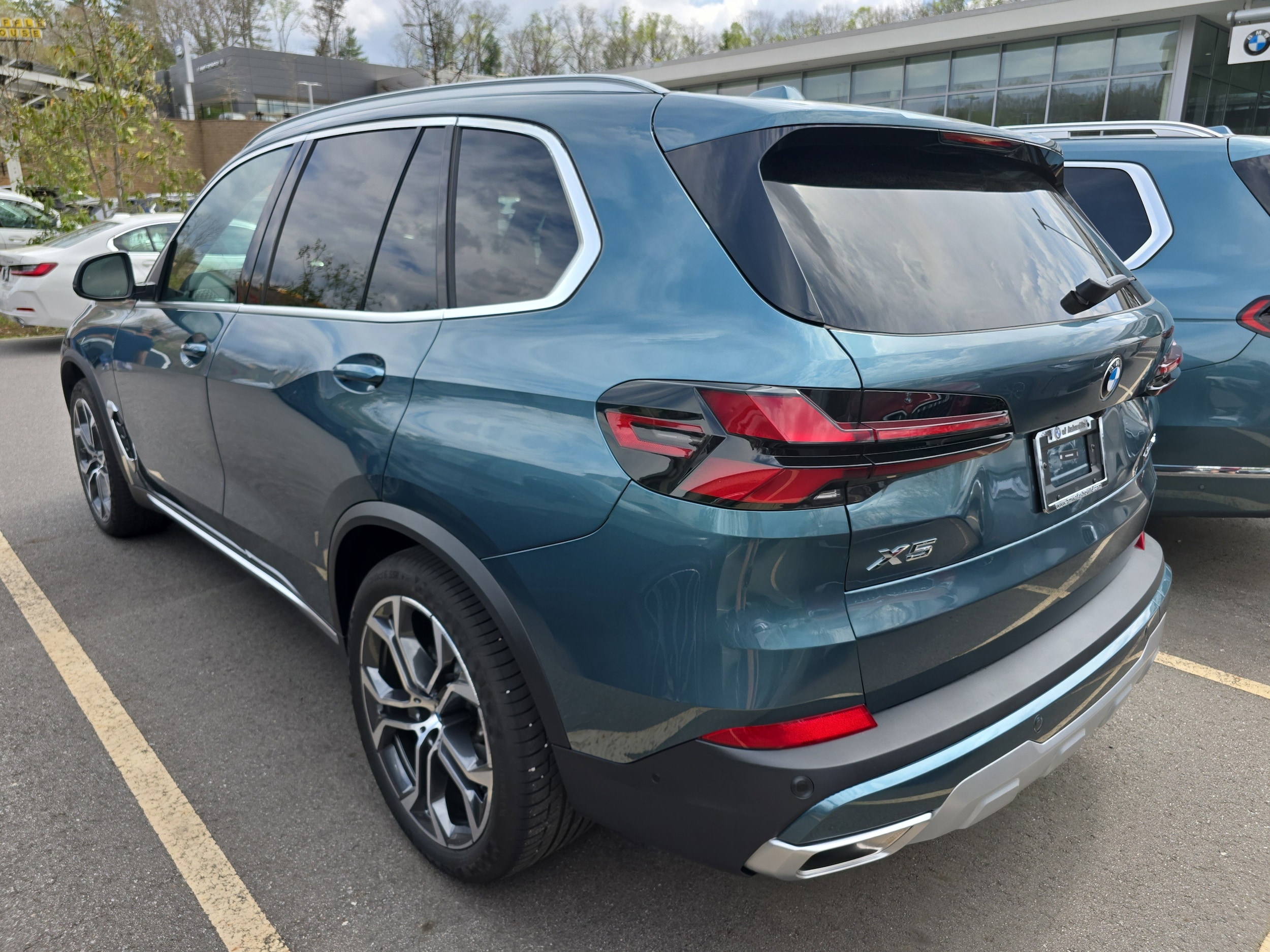 View vehicle photo 3