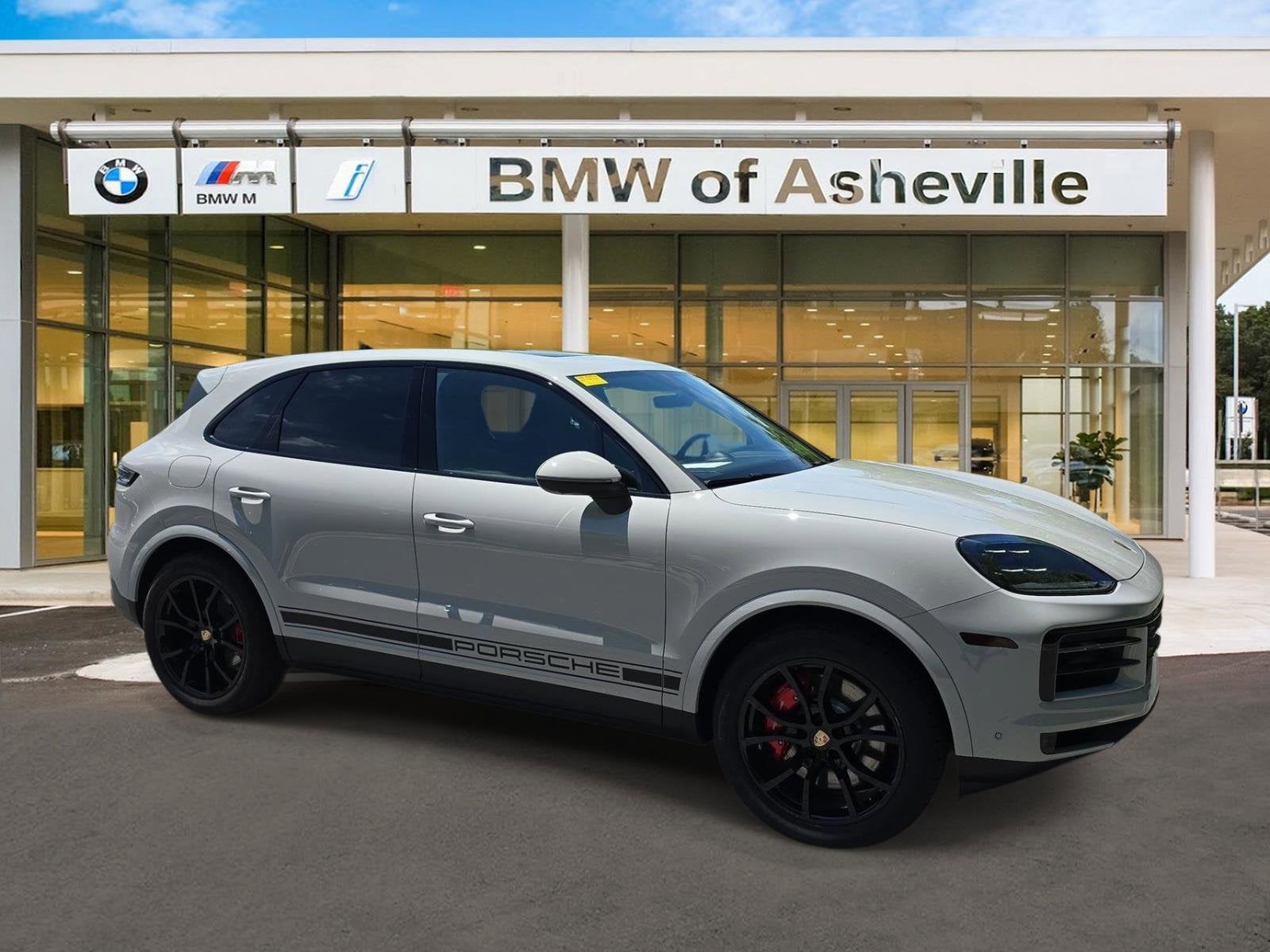 2024 Porsche Cayenne S's photo