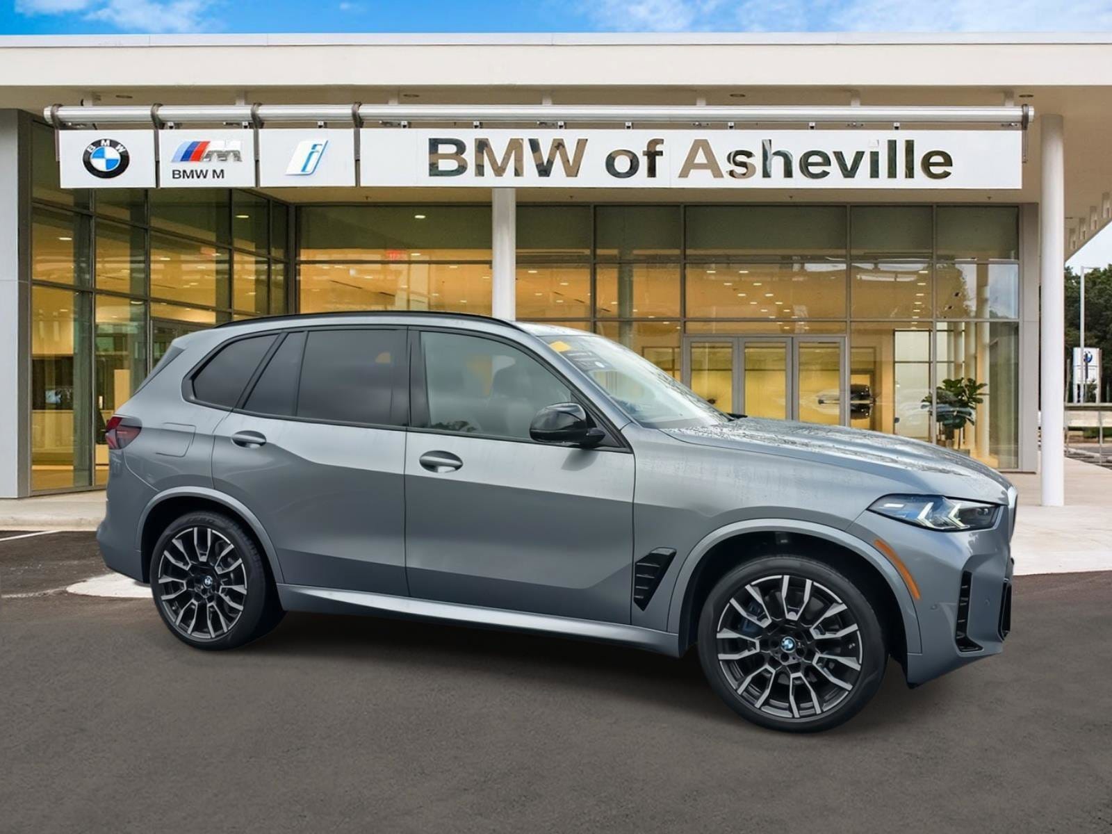 2025 BMW X5 M60i's photo