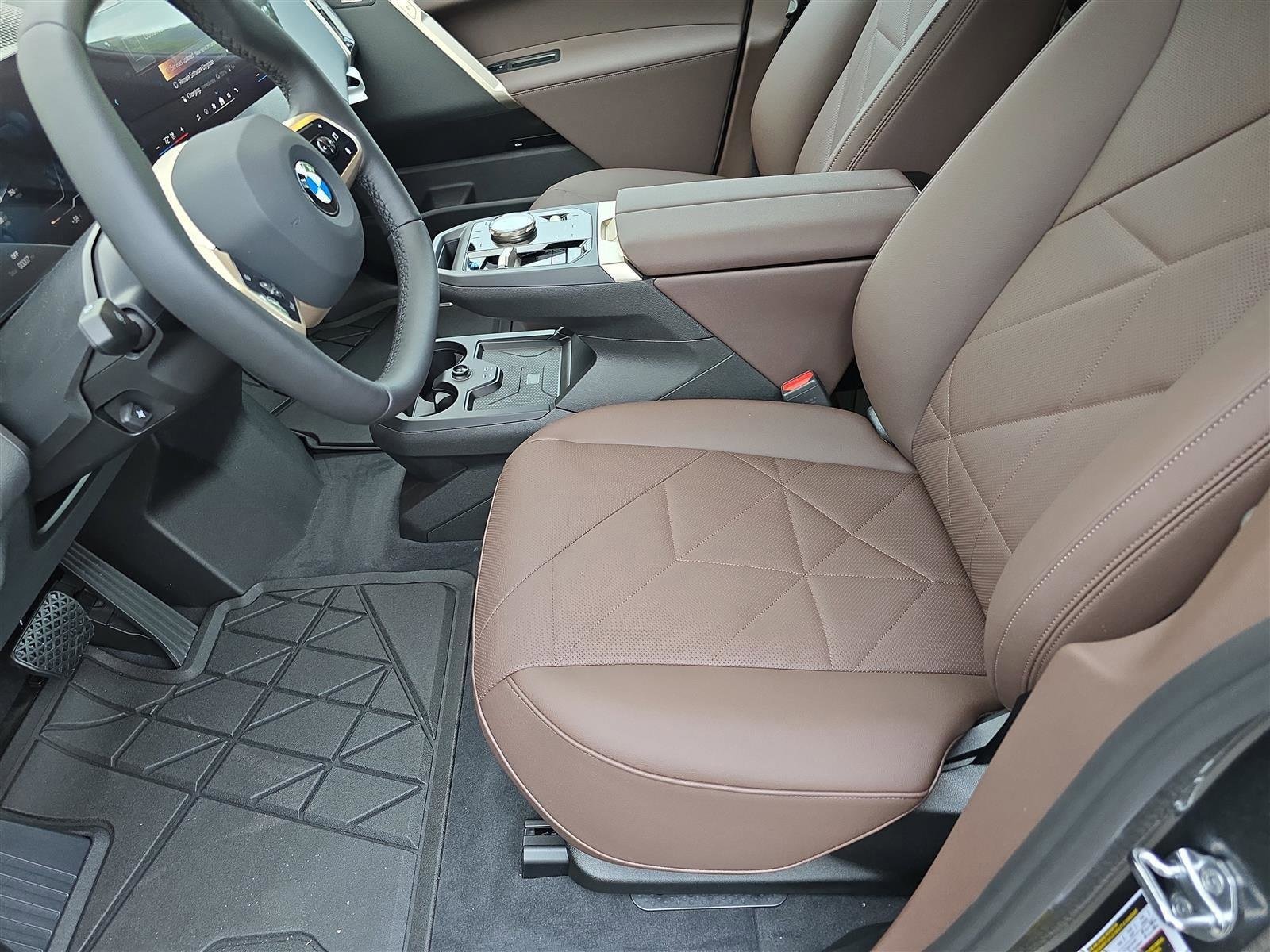 2026 BMW iX 45 - Photo 24