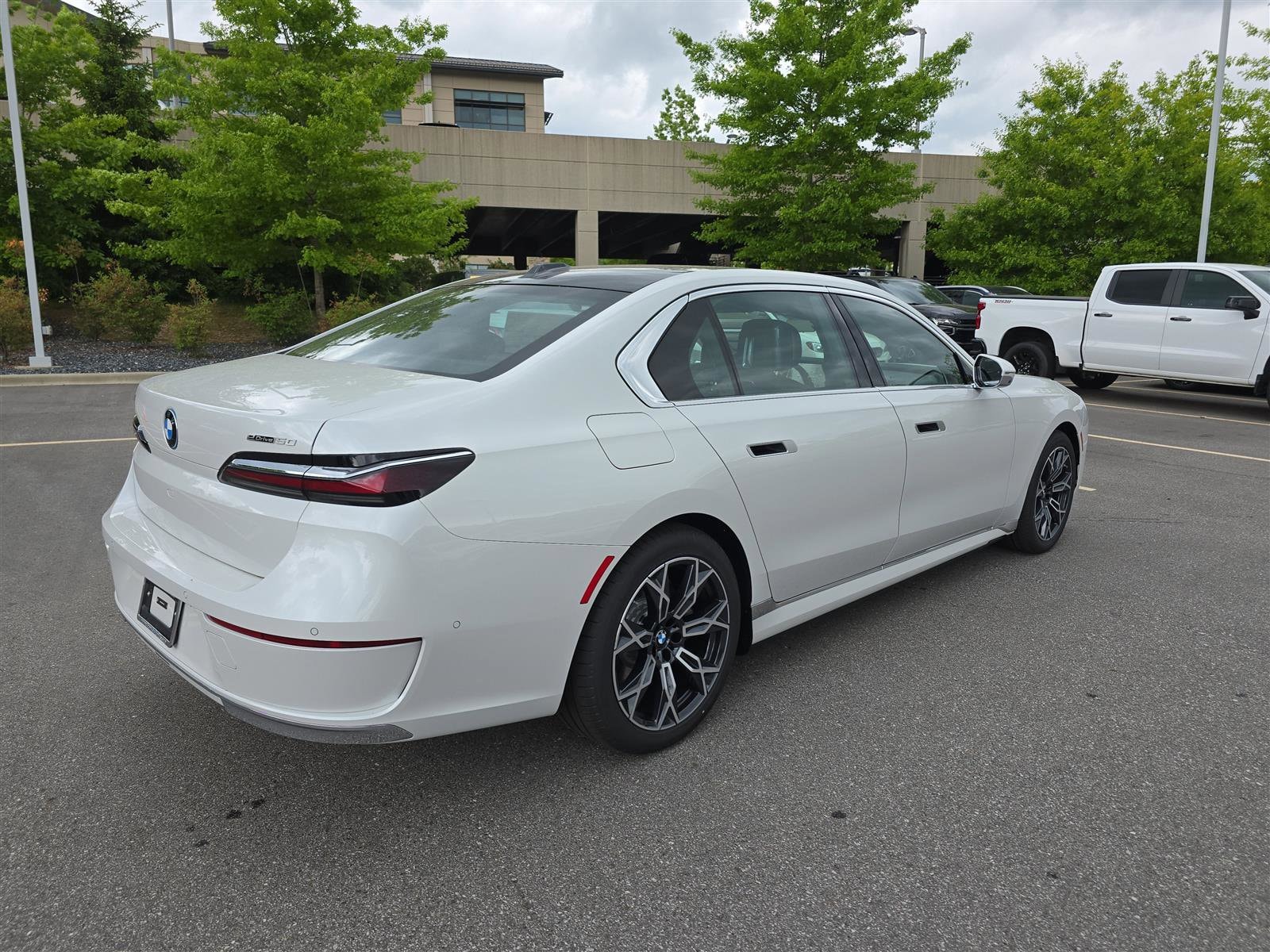 2025 BMW i7 50 - Photo 3