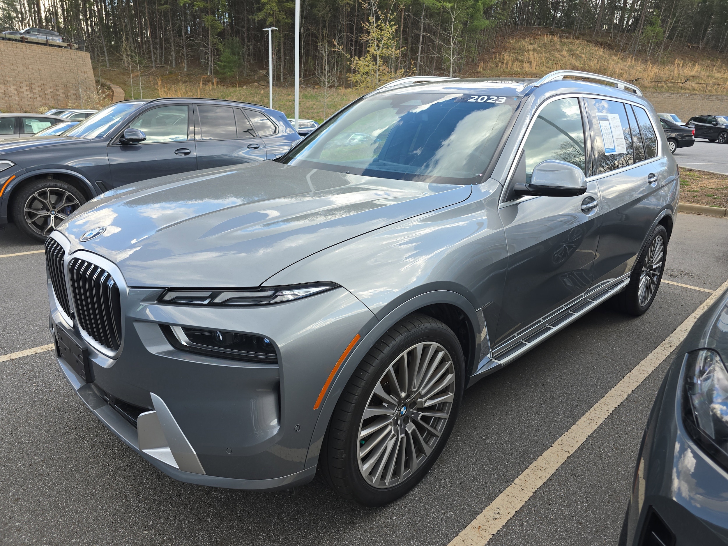 View vehicle photo 4