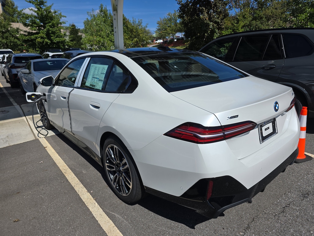 New 2026 BMW 550e  Sedan