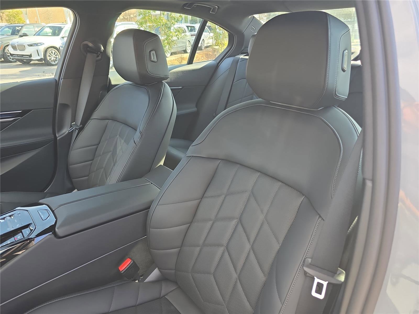 2026 BMW 5 Series 550e - Photo 21