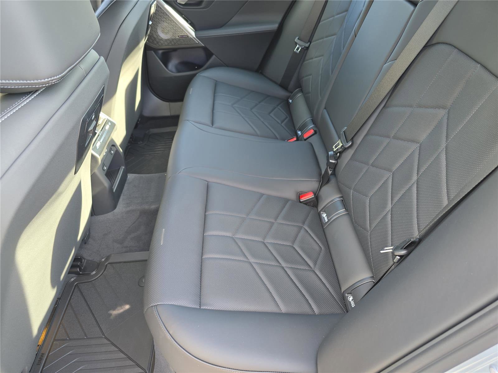 2026 BMW 5 Series 550e - Photo 16