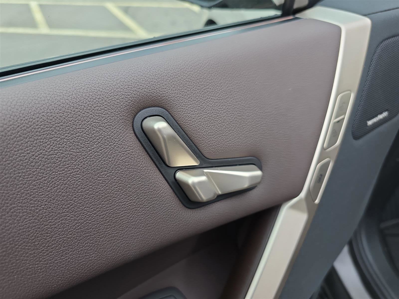 2026 BMW iX 45 - Photo 22