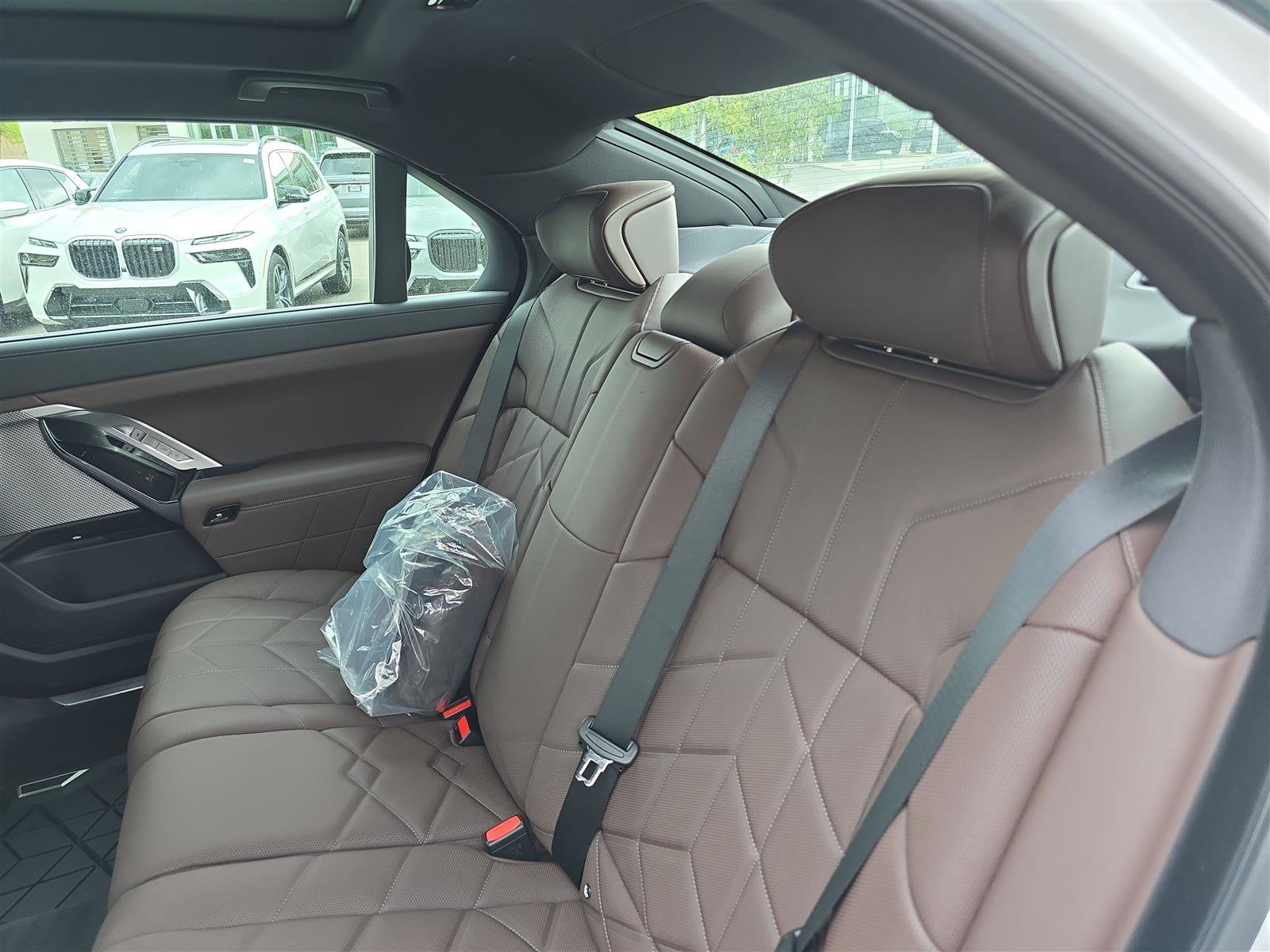 2025 BMW i7 50 - Photo 16