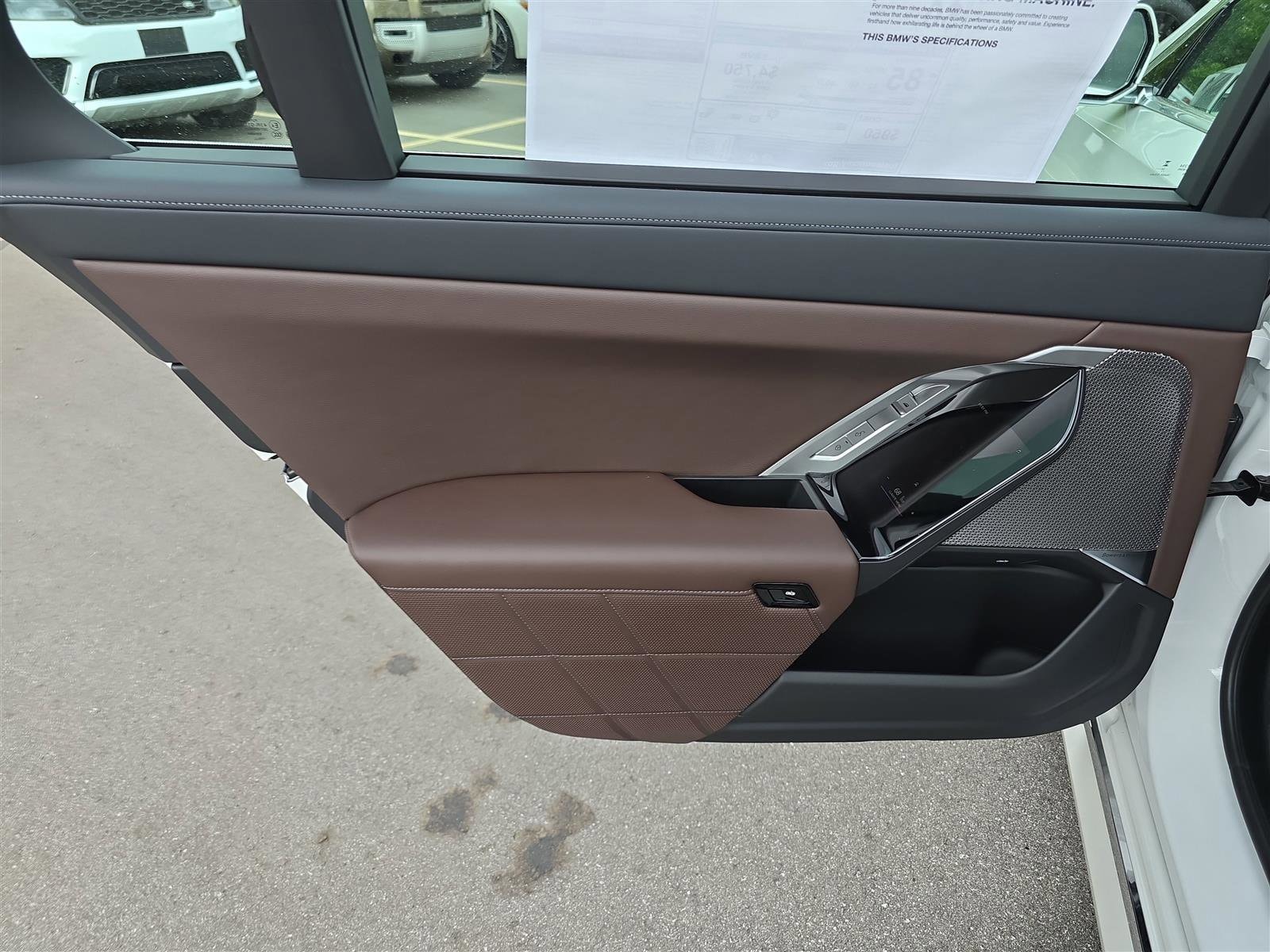 2025 BMW i7 50 - Photo 15