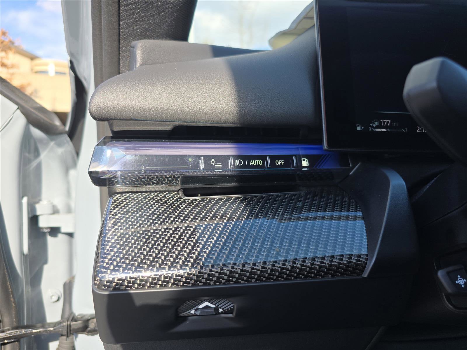 2026 BMW 5 Series 550e - Photo 33