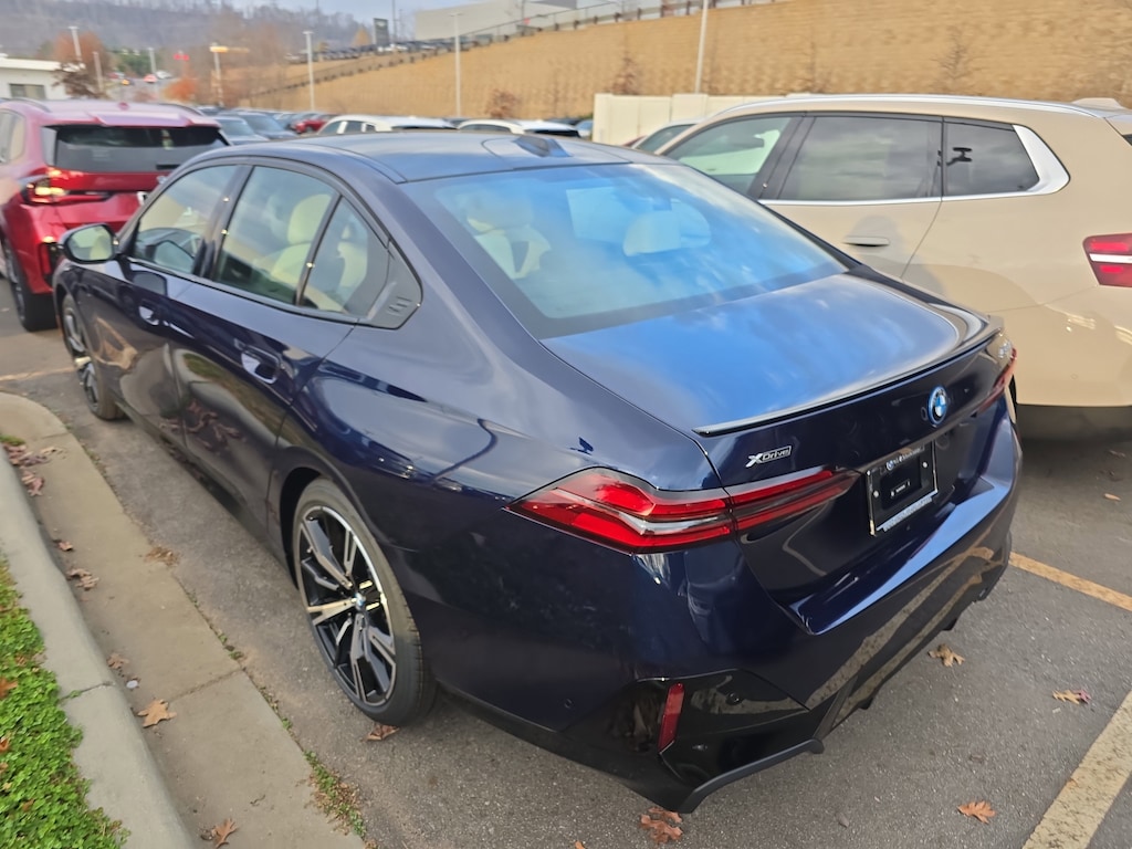 New 2026 BMW 550e Sedan