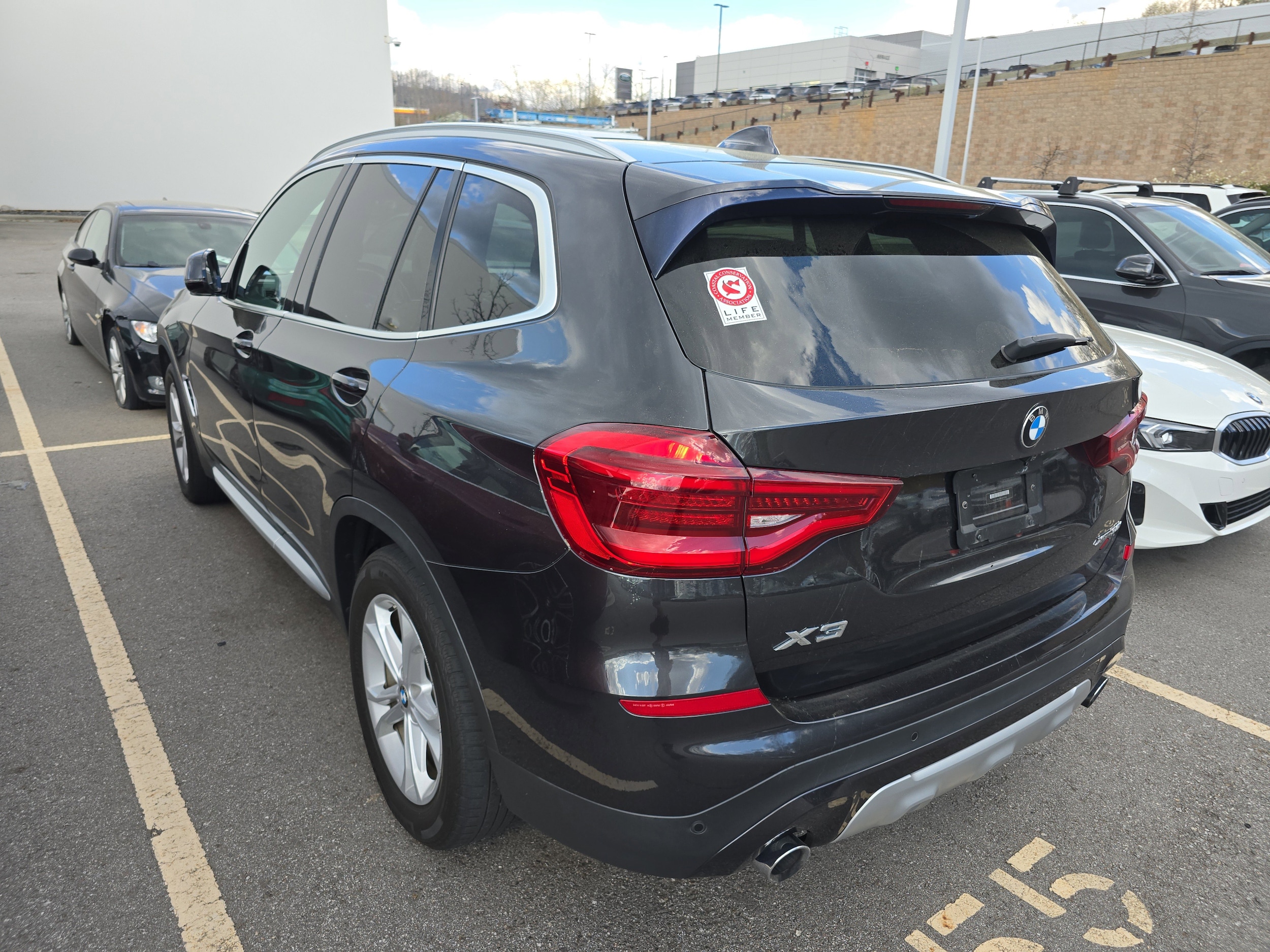 View vehicle photo 3