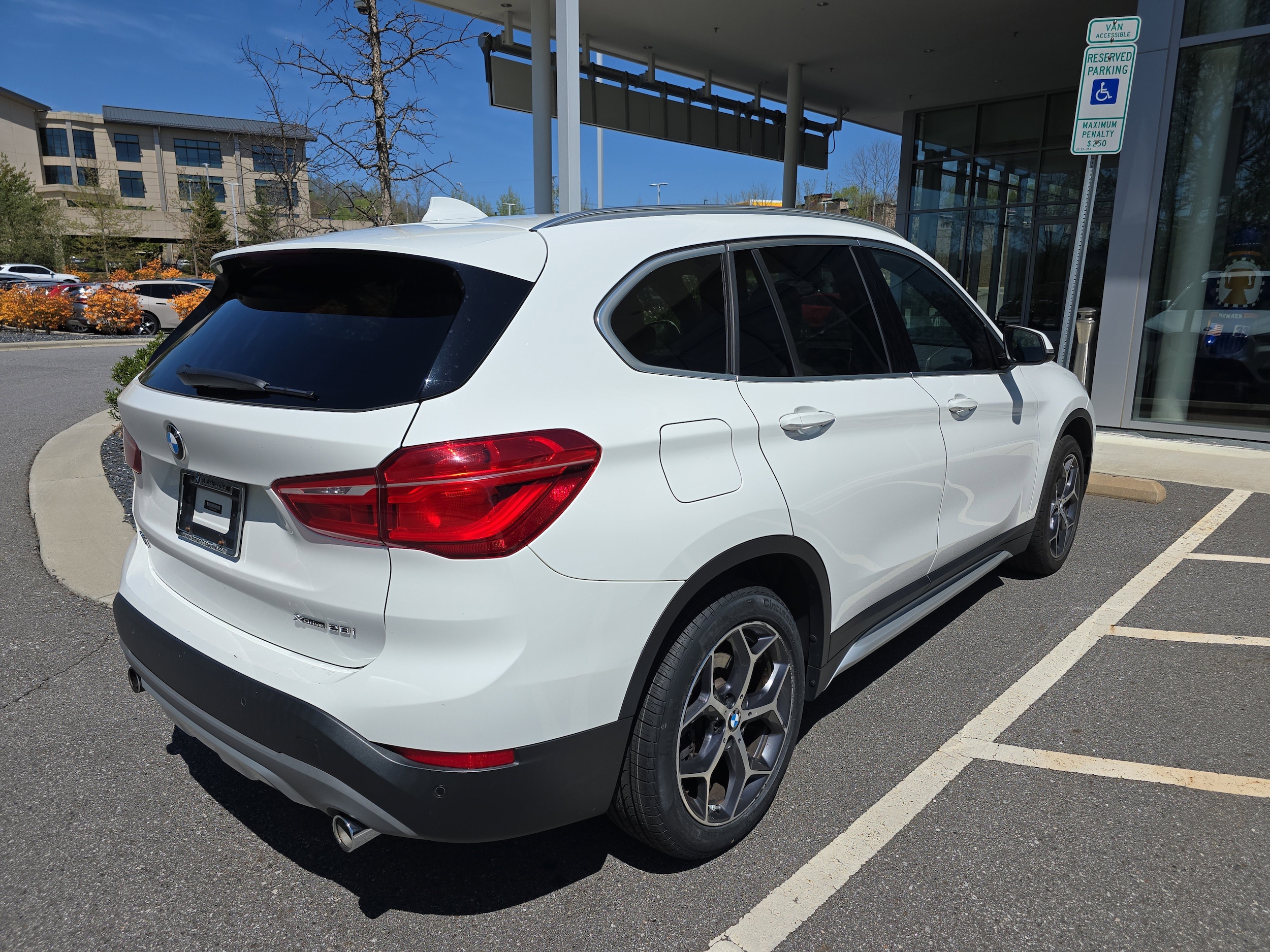 Used 2018 BMW X1 28i with VIN WBXHT3C38J3H32383 for sale in Arden, NC