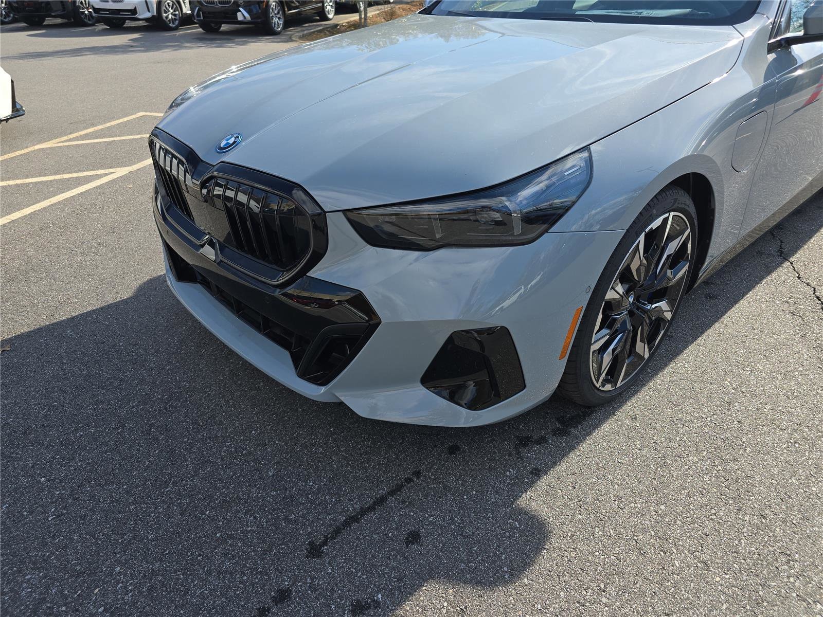 2026 BMW 5 Series 550e - Photo 10