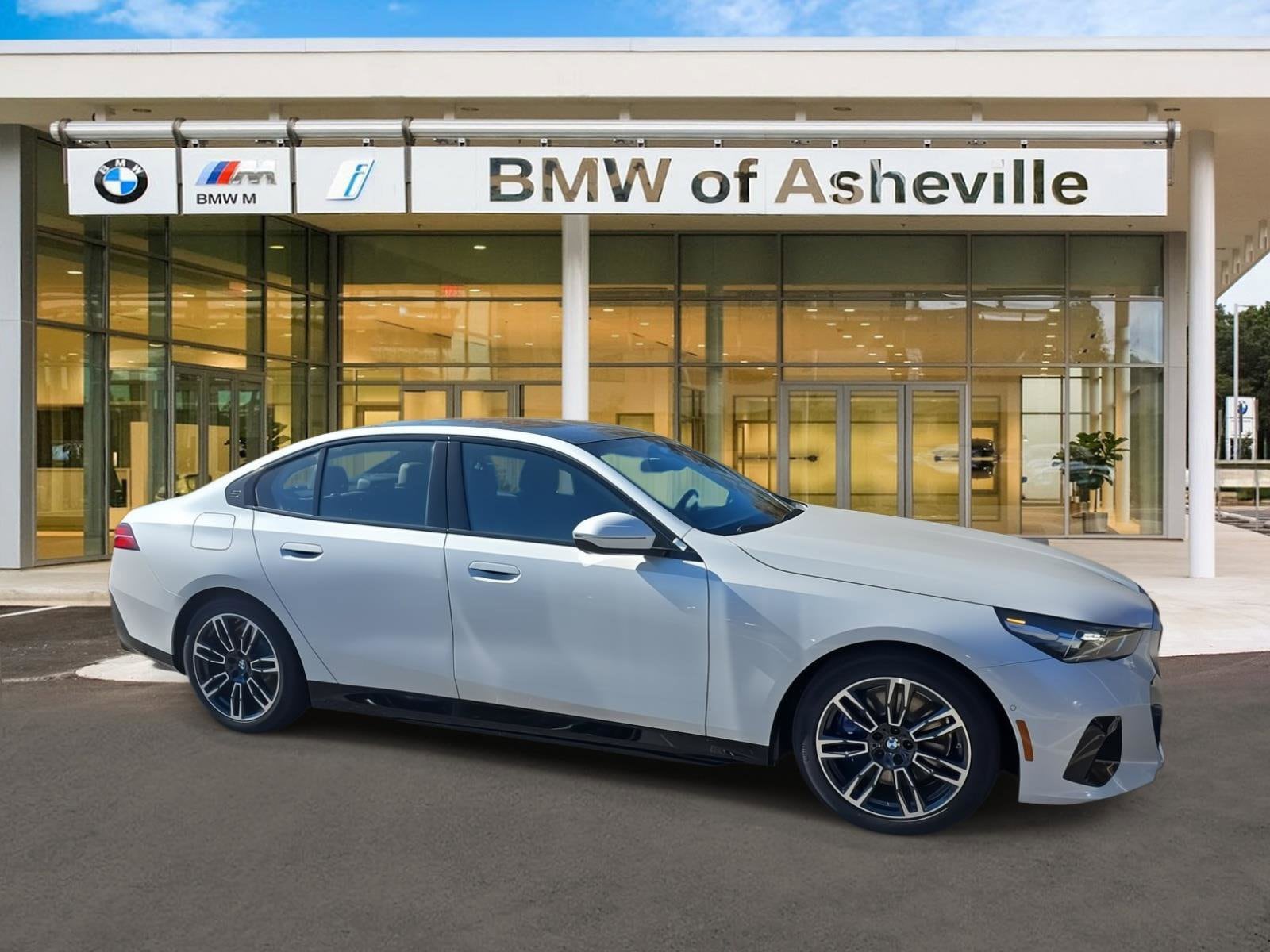 2026 BMW 5 Series 550e's photo