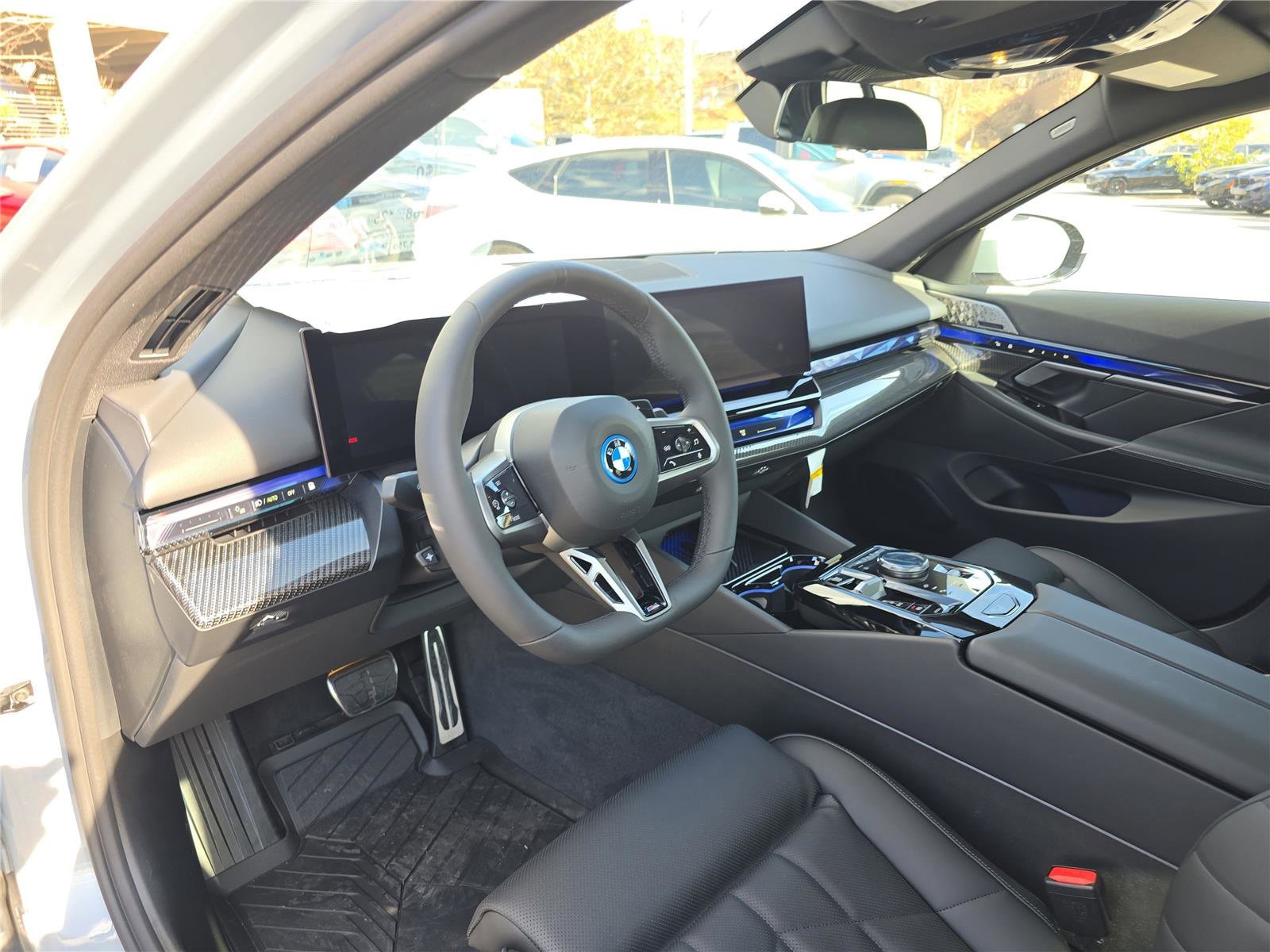 2026 BMW 5 Series 550e - Photo 23