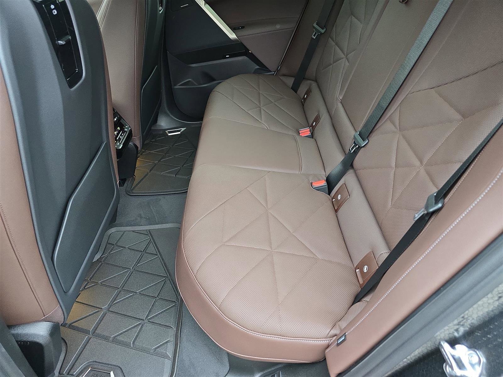 2026 BMW iX 45 - Photo 17