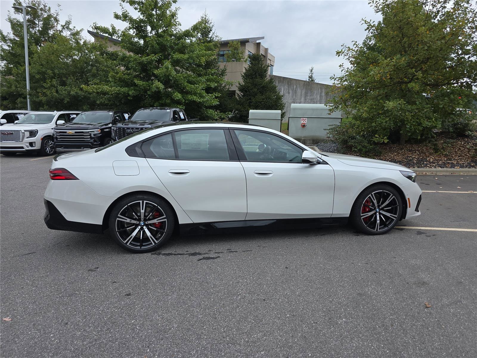 2026 BMW 5 Series 550e - Photo 2