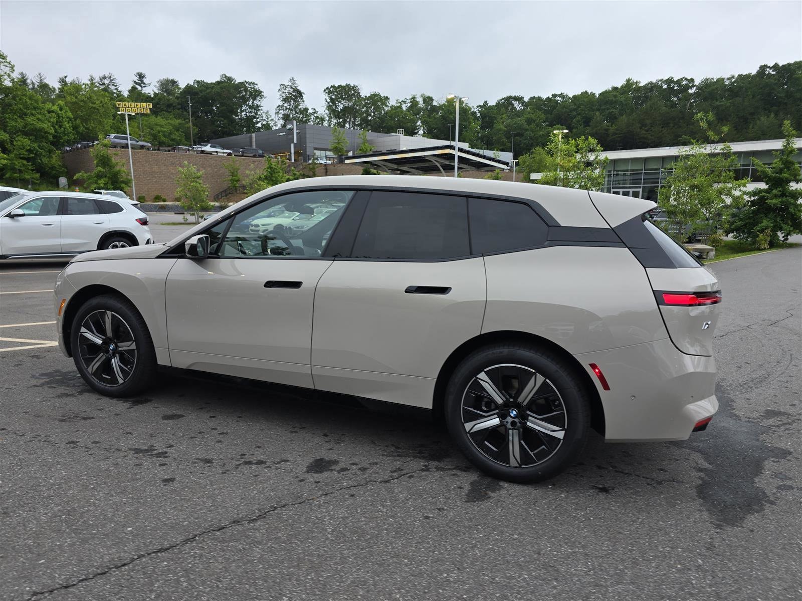 2026 BMW iX 45 - Photo 7