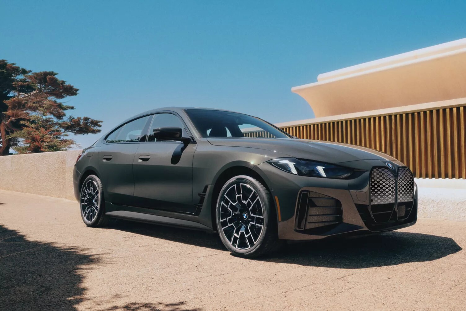Highlights of the Electrifying 2025 BMW i4