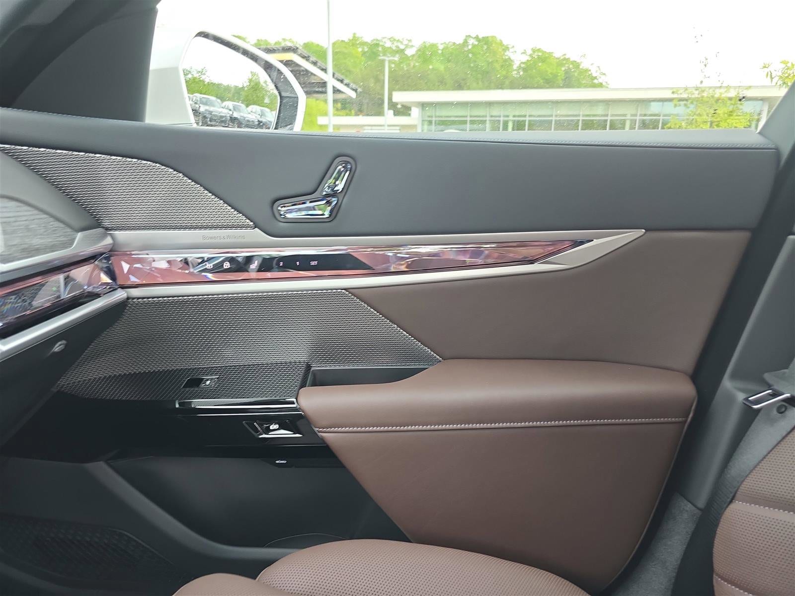 2025 BMW i7 50 - Photo 26