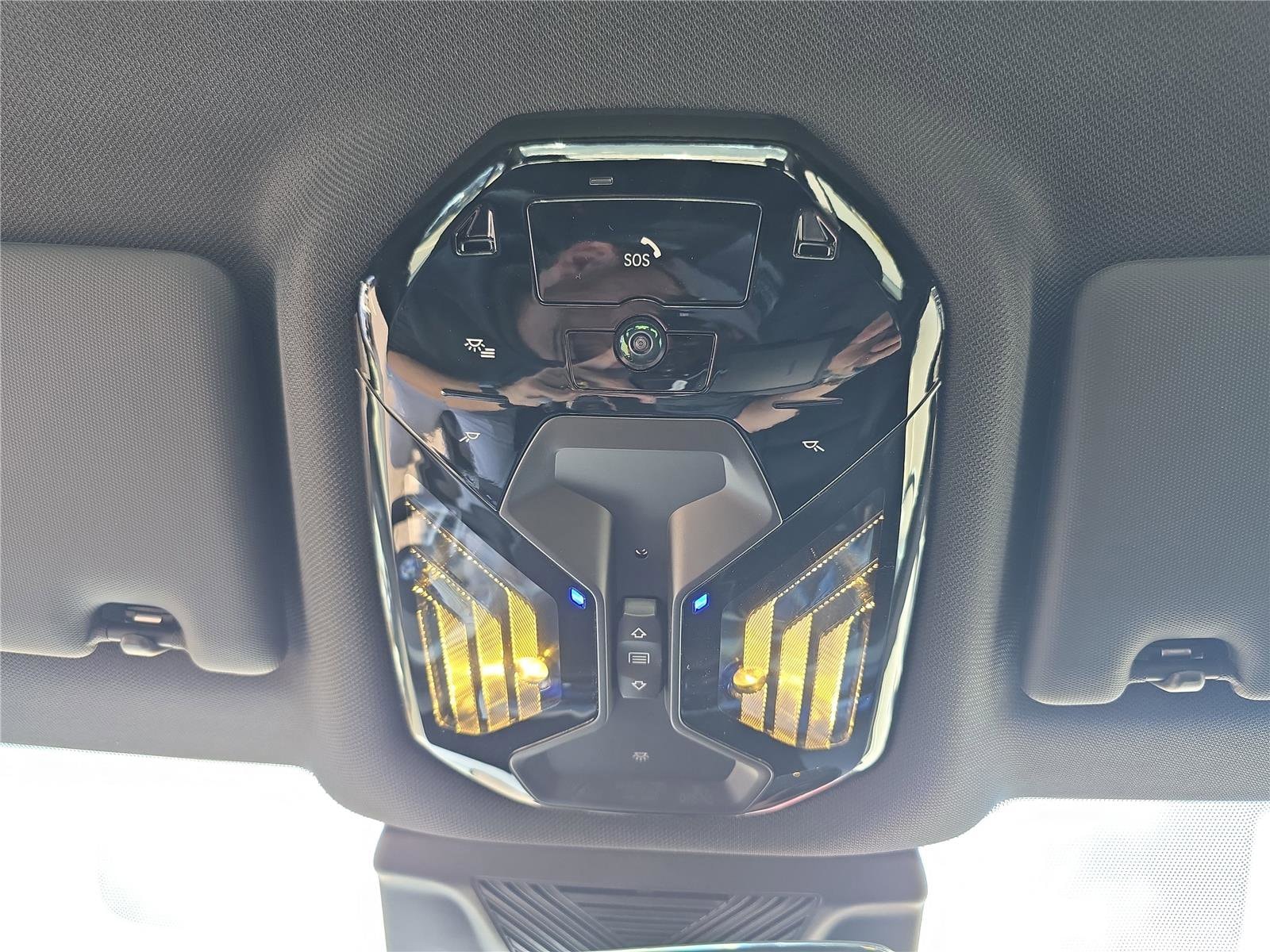 2026 BMW 5 Series 550e - Photo 25