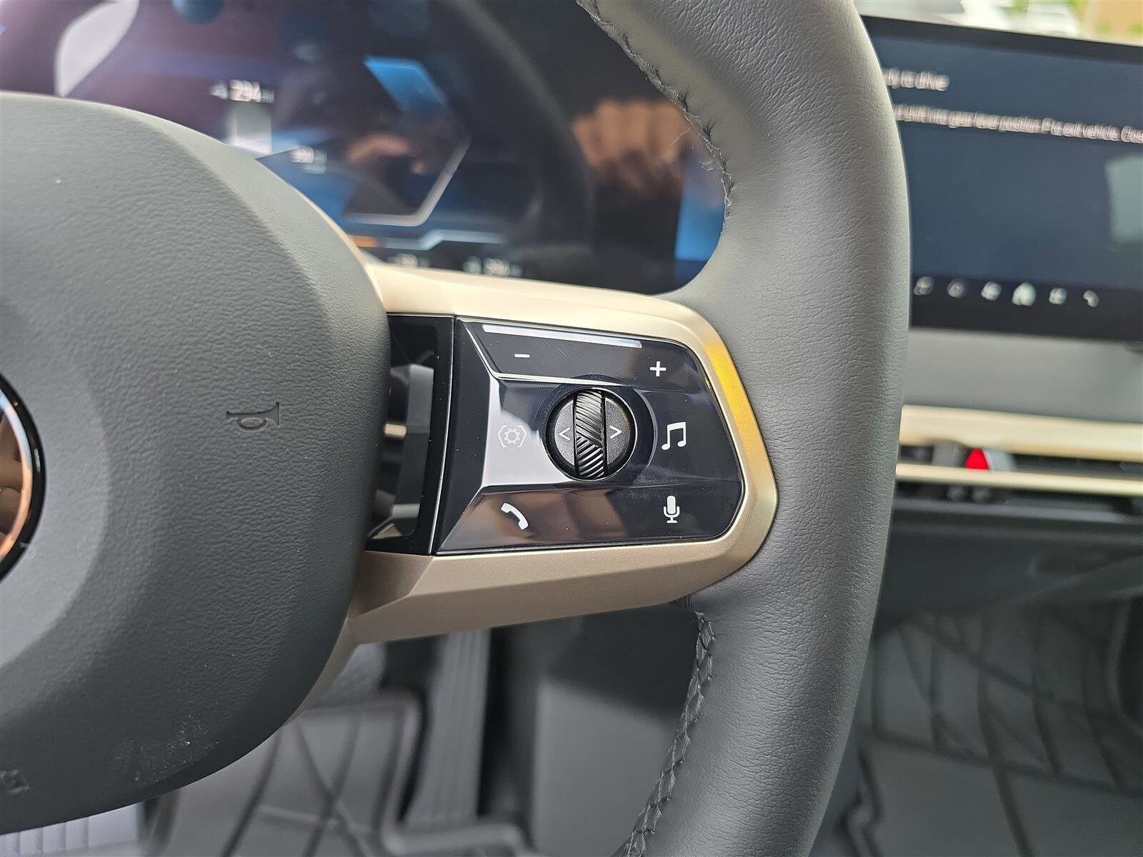 2026 BMW iX 45 - Photo 34