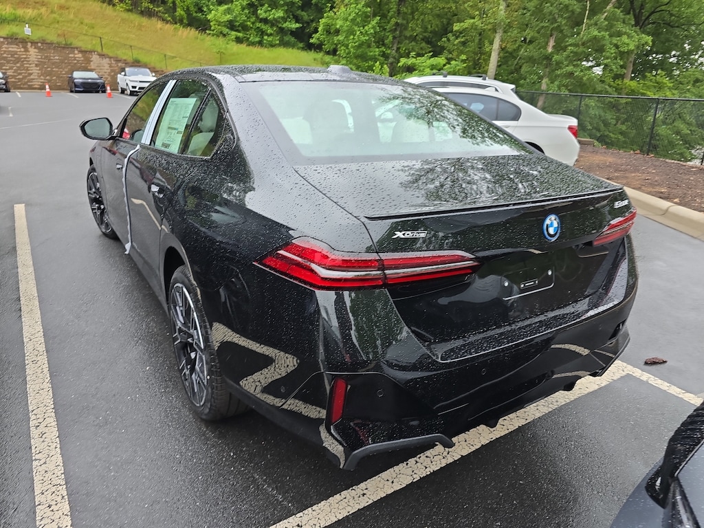 New 2027 BMW 550e Sedan